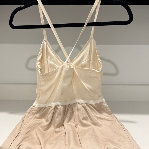 Banana Republic Cream Midi Dress. Size 0 - Picture 6 of 8